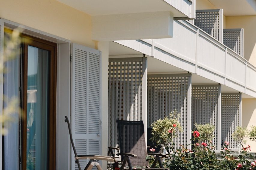 Balkone und Terrassenplätze auf der Gartenseite des Hauses